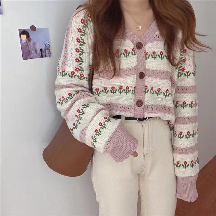 Damen Strickjacke mit nostalgischen Blumenmotiven und großzügigem Schnitt Drune