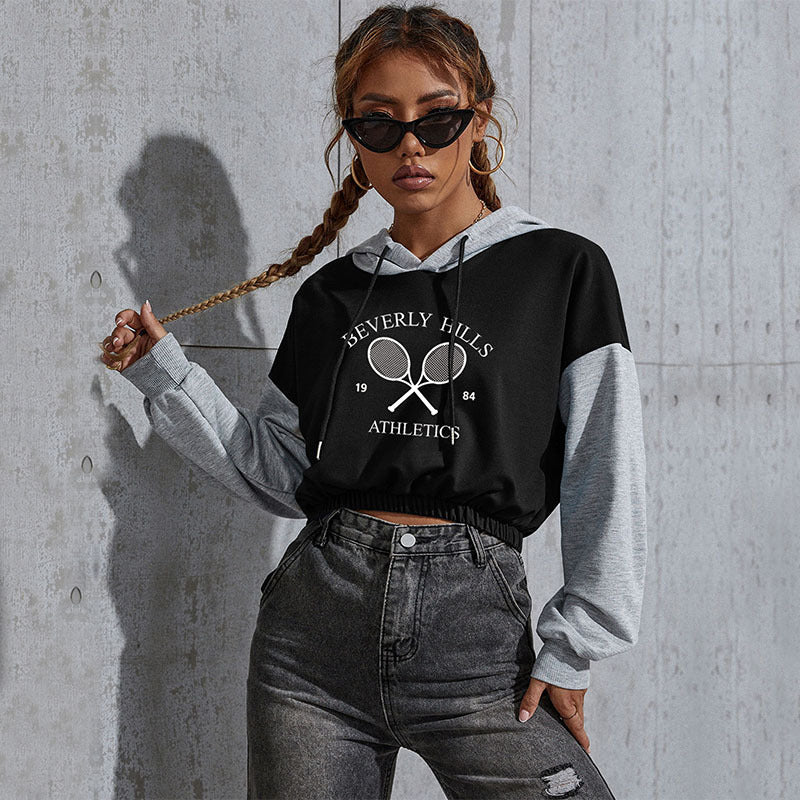 Damen Cropped Hoodie mit Kontrastärmeln, elastischem Saum und schmelzendem Smiley-Print Drune