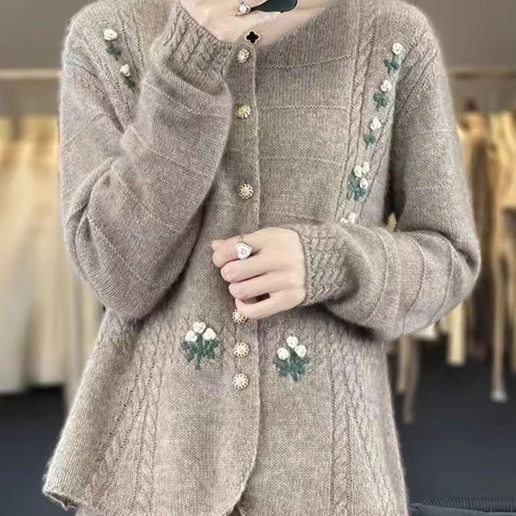 Damen Strickjacke mit floralen Stickereien Drune