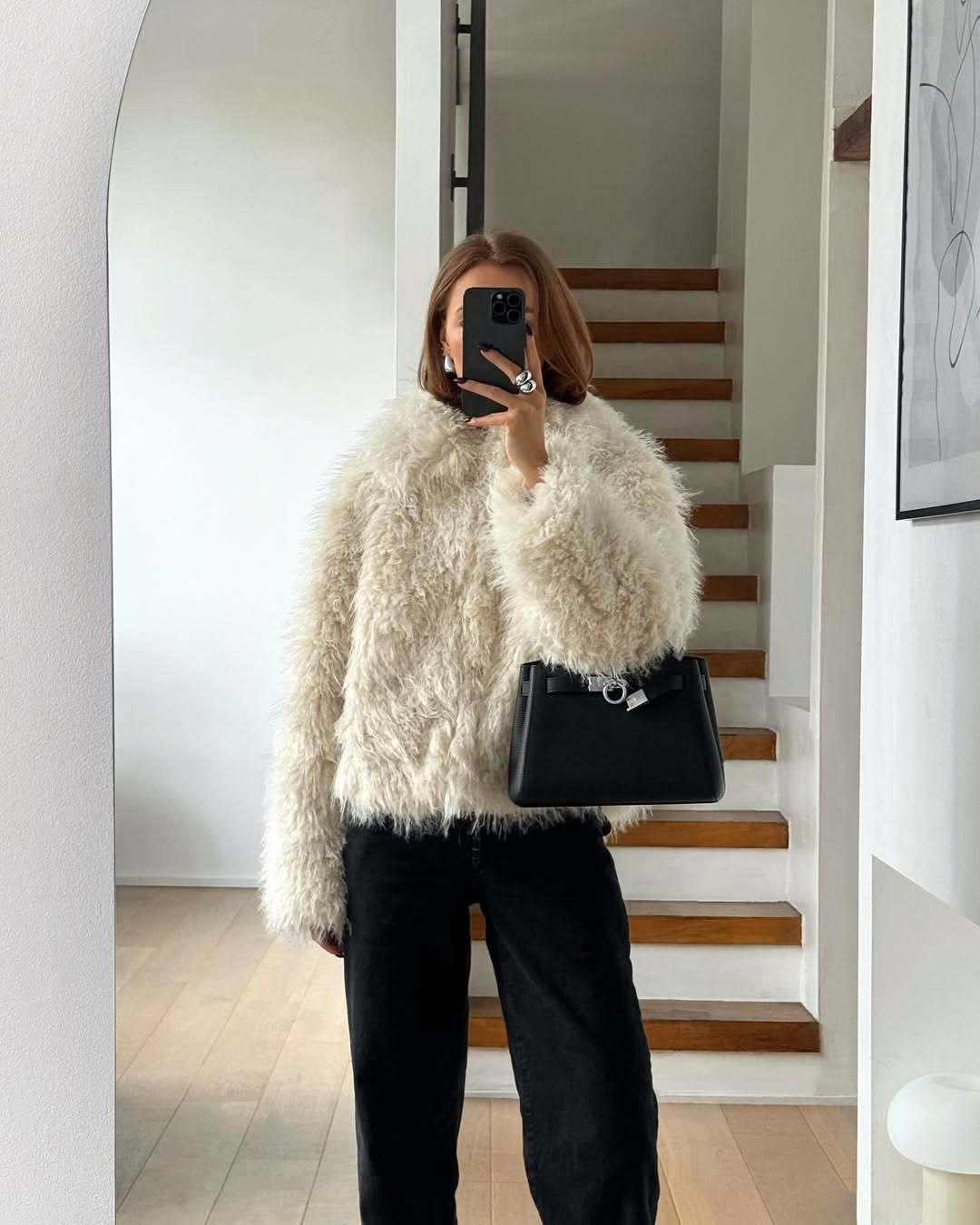 Damen Kurze shaggy Kunstpelzjacke mit Kapuze und hochfloriger Textur Drune