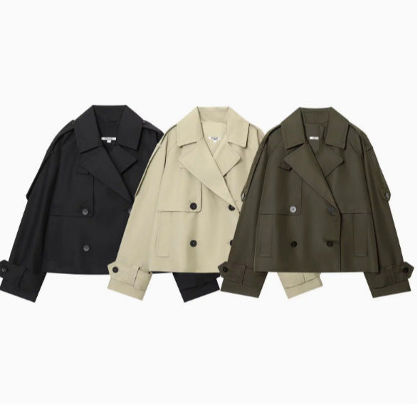 Damen 300+ kurzer doppeltreihiger Cropped‑Trenchcoat mit Epauletten und verstellbaren Manschetten Drune