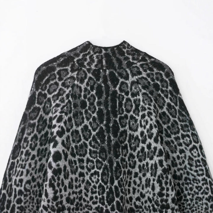 Damen nan Oversize-Poncho mit Leopardenjacquard, strukturierter Rollkragen und ausgestellter A-Linien-Silhouette Drune
