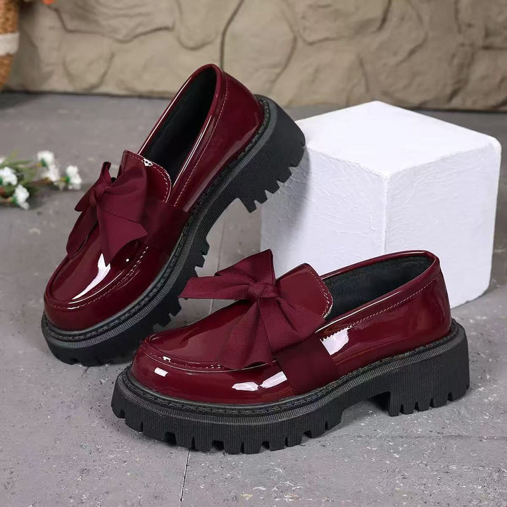 Damen Lack-Loafer mit markanter Profilsohle und Zierschleife Drune