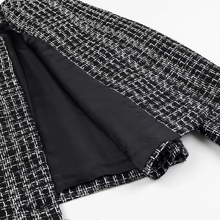 Damen nan kurz geschnittene Bouclé-Jacke im Boxy-Schnitt mit Goldknopf-Detail und Pattentaschen Drune