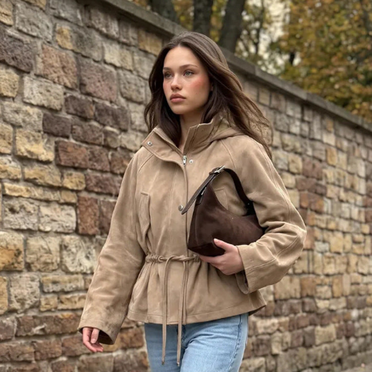 Damen Kurzjacke in Veloursleder‑Optik mit Kapuze und Taillenzug Drune