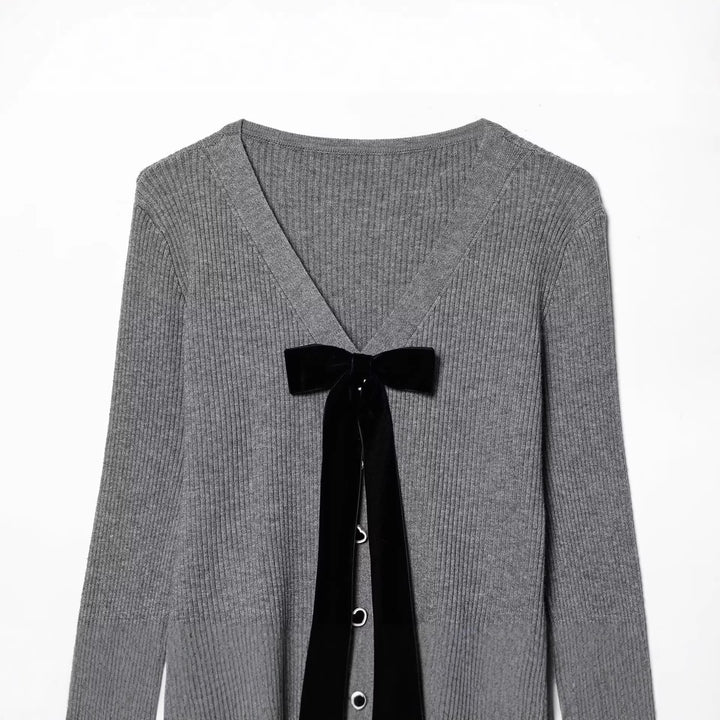 Damen Feinstrick-Cardigan mit V-Ausschnitt, Samtschleife und Herzknöpfen Drune