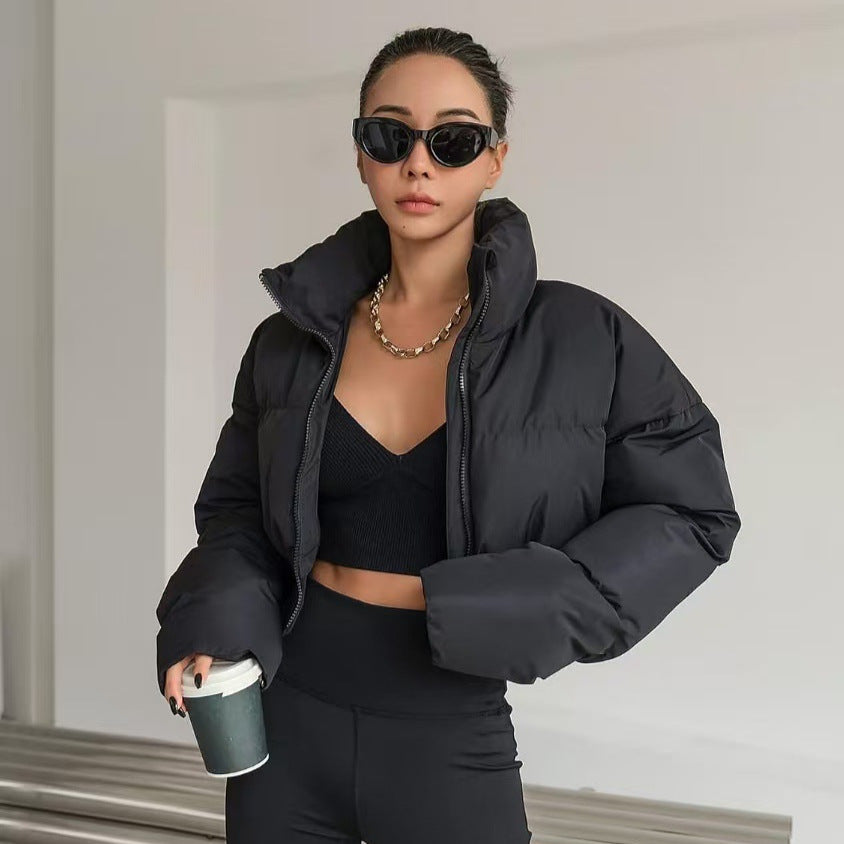 Damen nan kurz geschnittene Steppjacke mit hohem Stehkragen, Kordelzugsaum und breitem Rippenbund Drune