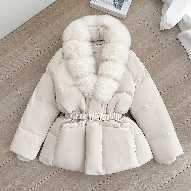Damen Taillierte Kurz-Steppjacke mit voluminösem Schalkragen aus Kunstfell und Ziergürtel Drune
