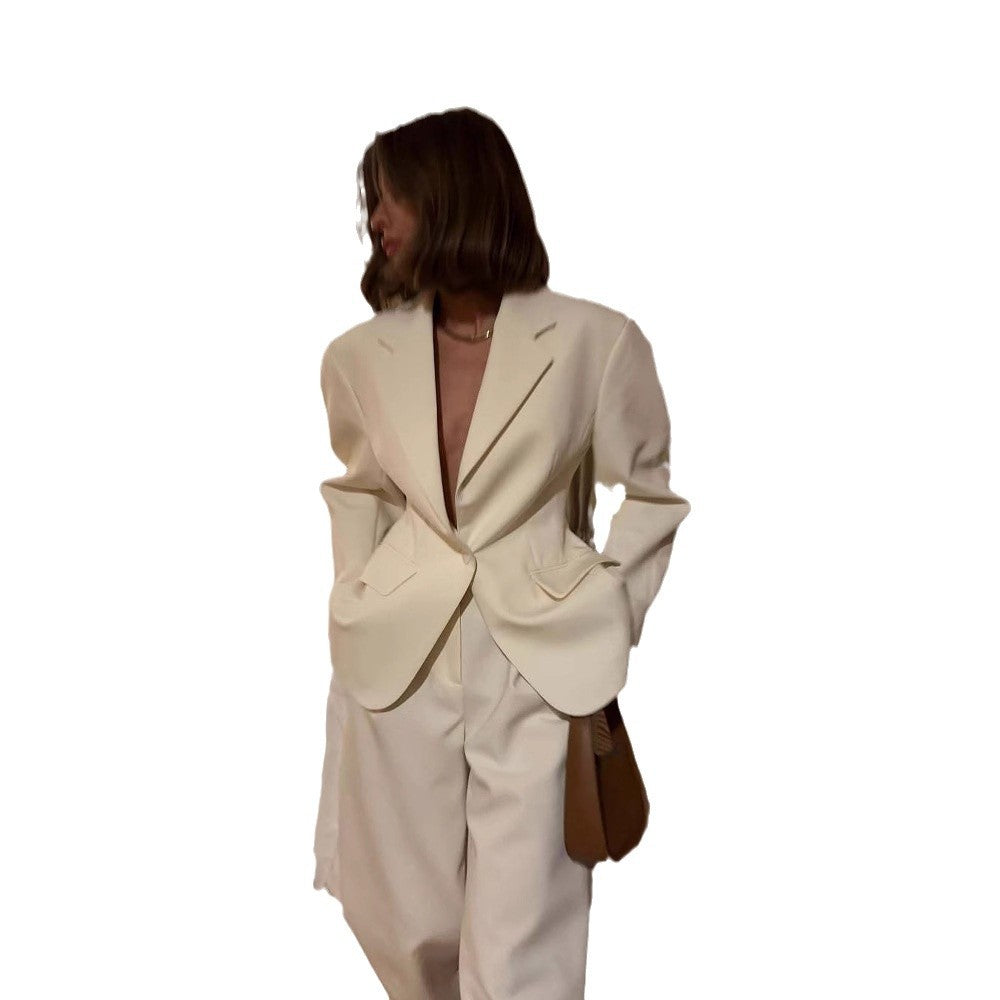 Damen eleganter Blazeranzug mit tailliertem Schnitt und praktischen Taschen Drune