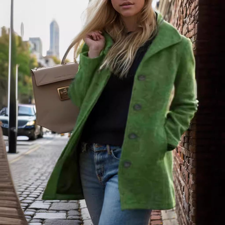 Damen Kurzmantel aus Velourslederimitat mit Hemdkragen, Knopfleiste und seitlichen Eingrifftaschen Drune