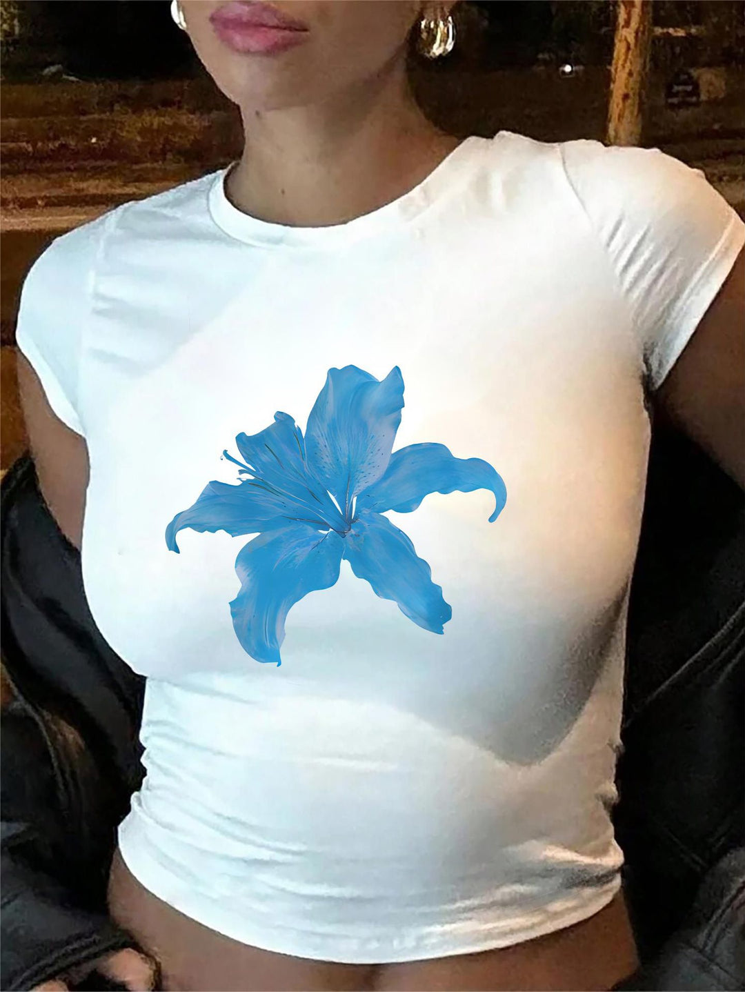 Damen Crop-T-Shirt mit animalistischem Lippenmotiv und auffälligem Schriftzug Drune
