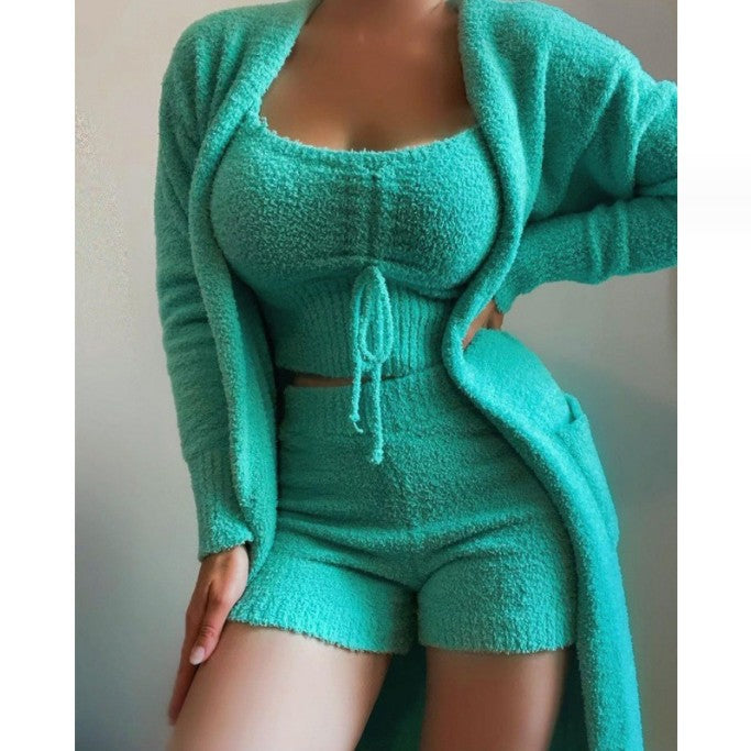 Damen Freizeit Outfit mit kurzem Top und langem Cardigan Drune