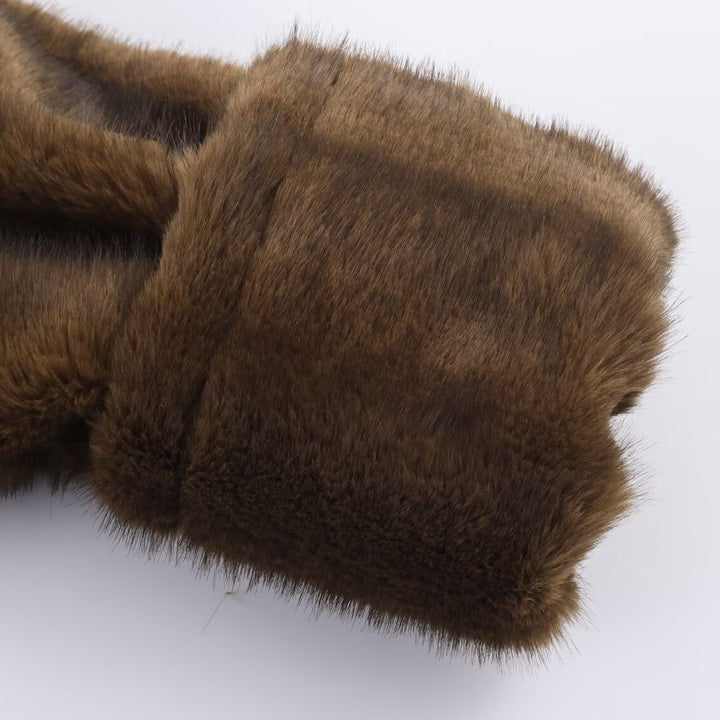 Damen Kurze Kunstfell‑Jacke mit voluminösem Schalkragen und aufgesetzten Taschen Drune