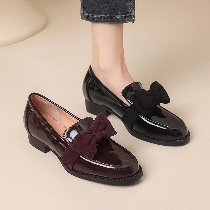 Damen Stylische Patentsleder Slipper mit Schleifendetail Drune