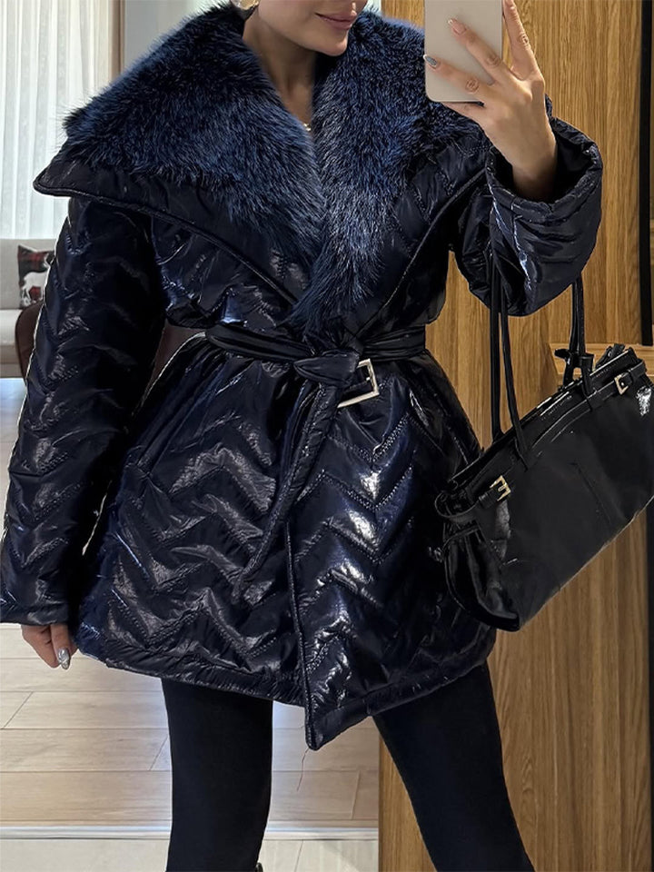 Damen Glänzende Steppjacke mit Taillengürtel und voluminösem Kunstfellkragen Drune
