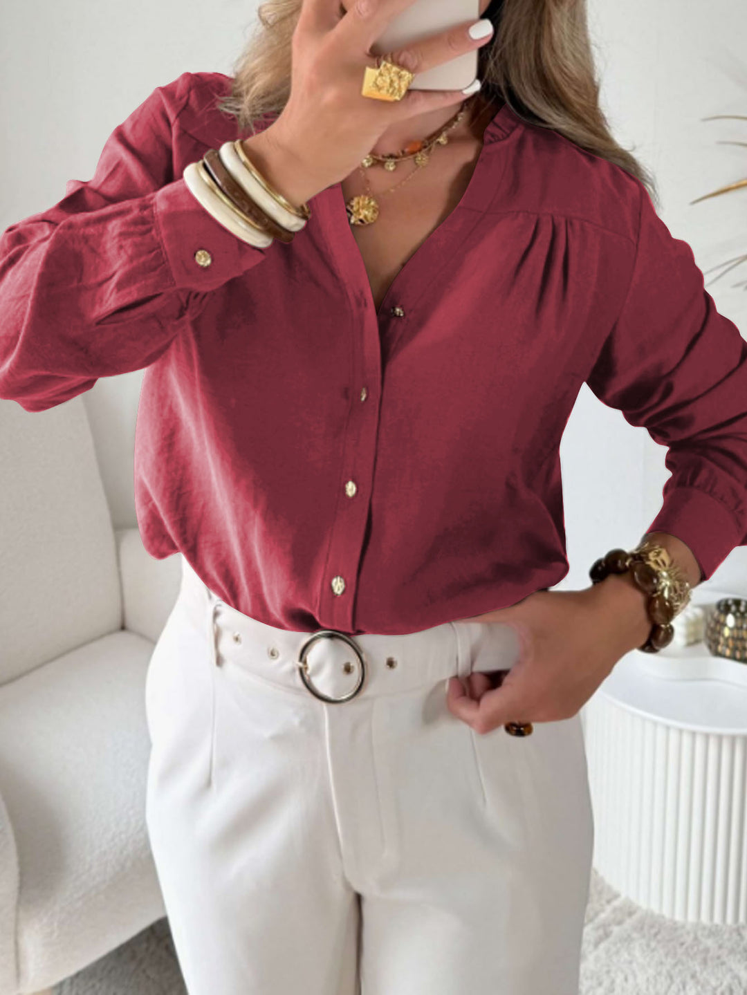 Damen Lockeres Blusenshirt mit V-Ausschnitt, Rüschensaum und goldenen Zierknöpfen Drune