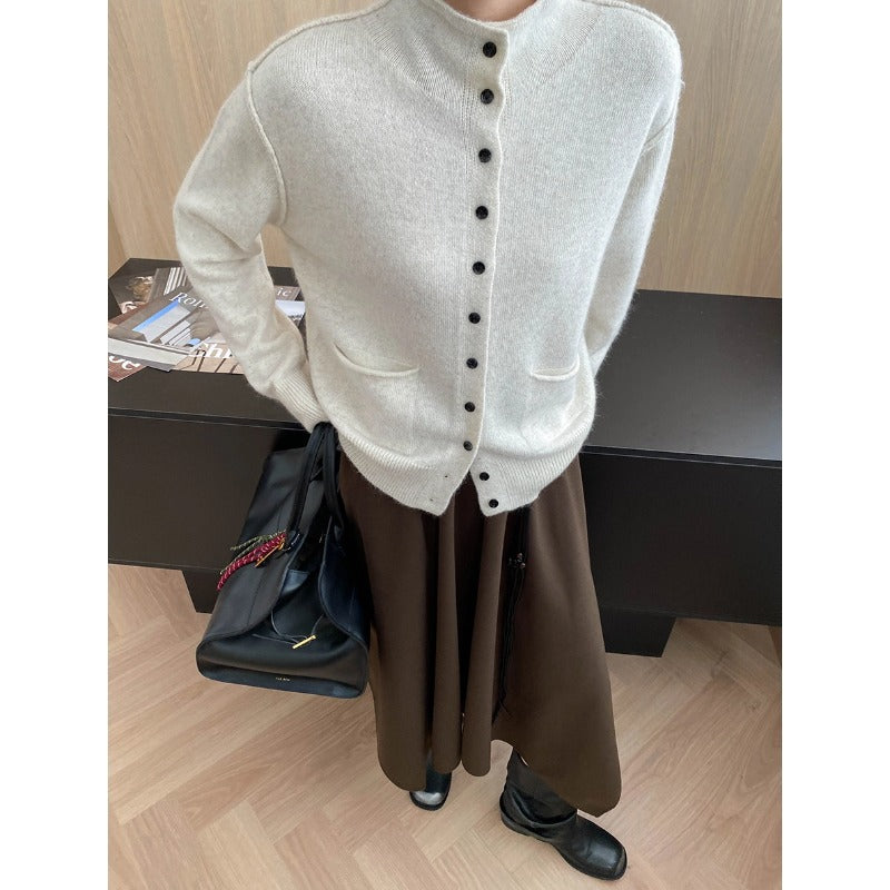 Damen kuschelige Strickjacke mit praktischen Taschen und Knopfverschluss Drune