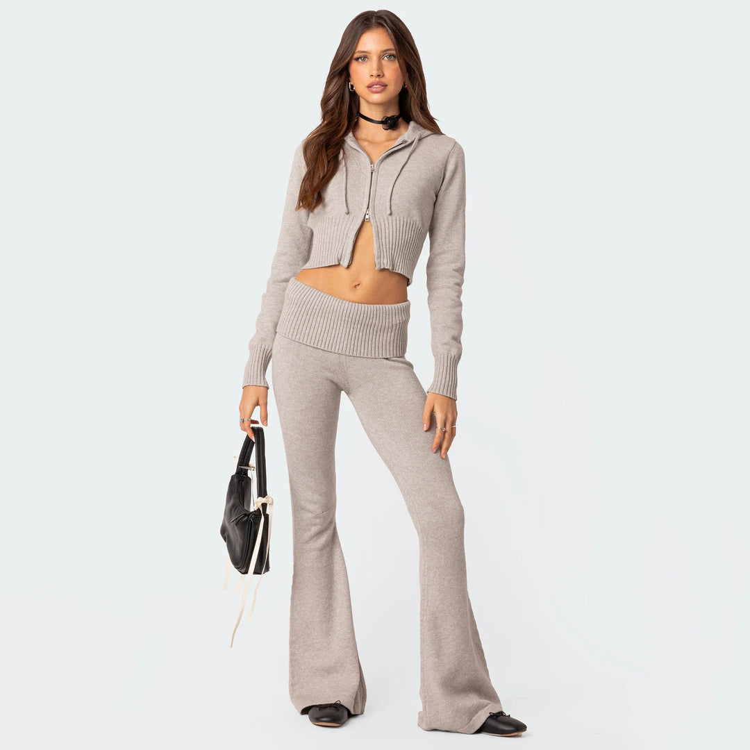Damen komfortabler Strickanzug mit cropped Hoodie und weit geschnittenen Hosen Drune