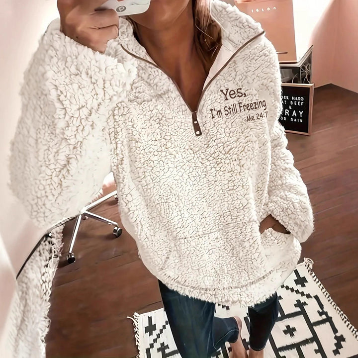 Damen kuscheliger Fleece-Pullover mit kurzem Reißverschluss und originellem Schriftzug Drune