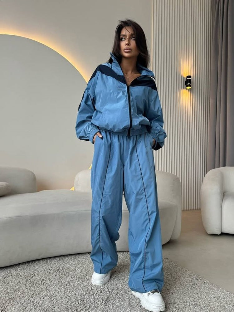Damen Stylischer Freizeitanzug mit hohem Kragen und kontrastierenden Akzenten