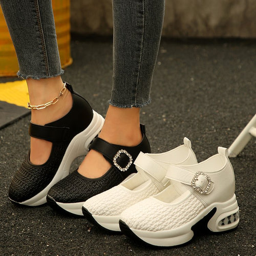 Damen Plateausneaker-Mules mit gestricktem Obermaterial, Schmuckriemen und skulpturierter Luftsohle Drune