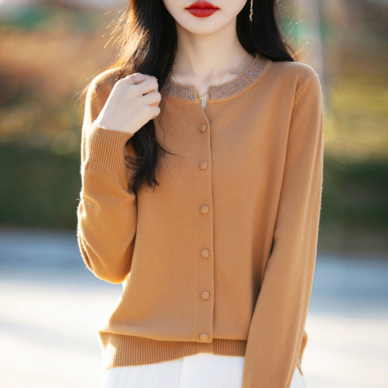 Damen Kurzcardigan aus ultrafeinem Baumwollmix mit funkelnder Kristallkante und Ton-in-Ton-Knopfleiste Drune