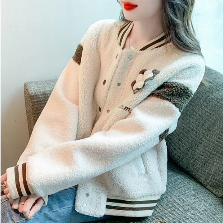 Damen stylische und warme Collegejacke mit Knopfverschluss und Blumendekor Drune