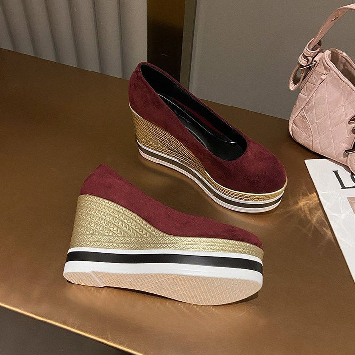 Damen Plateau-Keilpumps mit Bastkeil und Lack-Kroko-Optik Drune