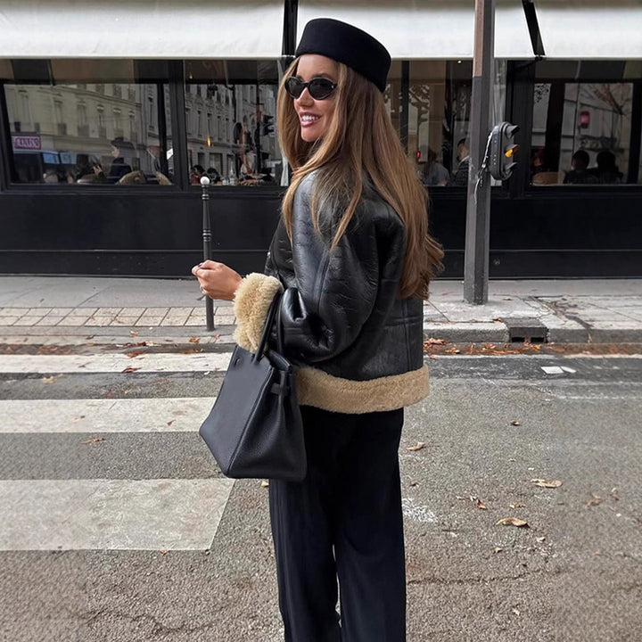 Damen Kurzjacke im Aviator‑Stil mit Teddy‑Innenfutter und doppelreihiger Druckknopffront Drune