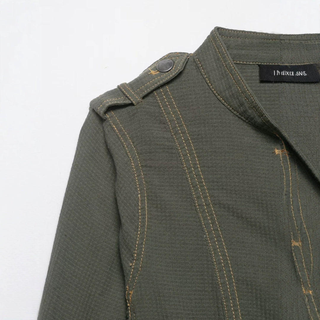 Damen Kurze Utility-Jacke mit Stehkragen, Schulterklappen und aufgesetzten Pattentaschen Drune