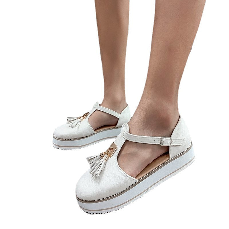 Damen  T‑Riemen Plateau‑Sandale aus Wildlederimitat mit Quastenapplikation und verstellbarem Fersenriemen Drune