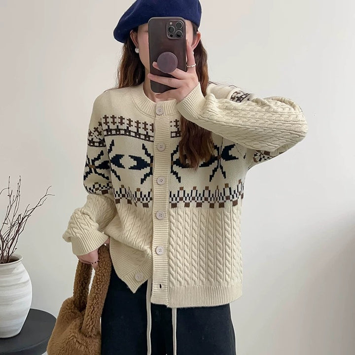 Damen Strickjacke mit folkloristischem Muster und hochwertiger Zopfstruktur Drune