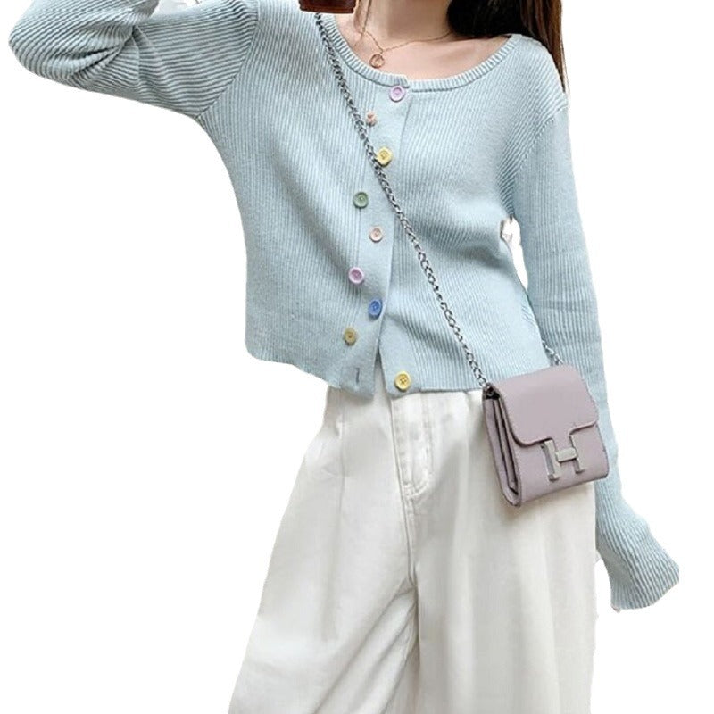 Damen Feinstrickjacke mit bunten Knöpfen und Rundhalsausschnitt Drune