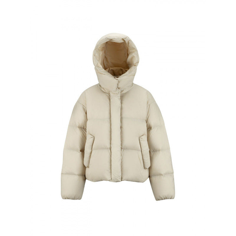 Damen Kurz gepolsterte Crop‑Steppjacke mit Volumen‑Kapuze und verdeckter Druckknopfleiste Drune