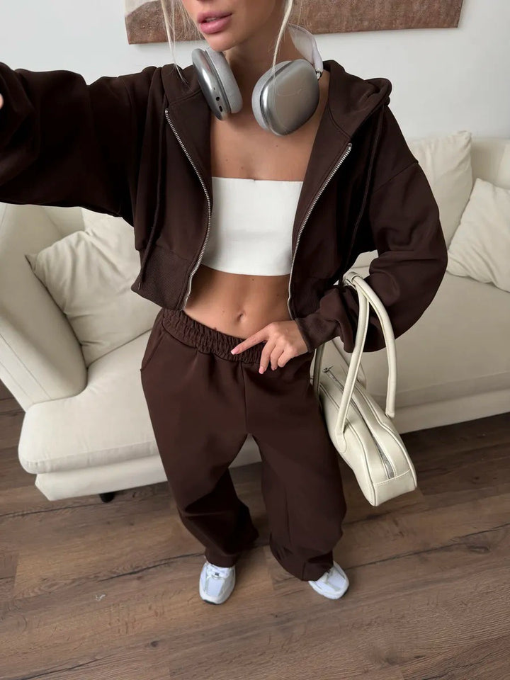 Damen gekürztes Reißverschluss-Hoodie mit Kapuze und hochgeschnittene Relax-Jogginghose mit elastischem Bund Drune