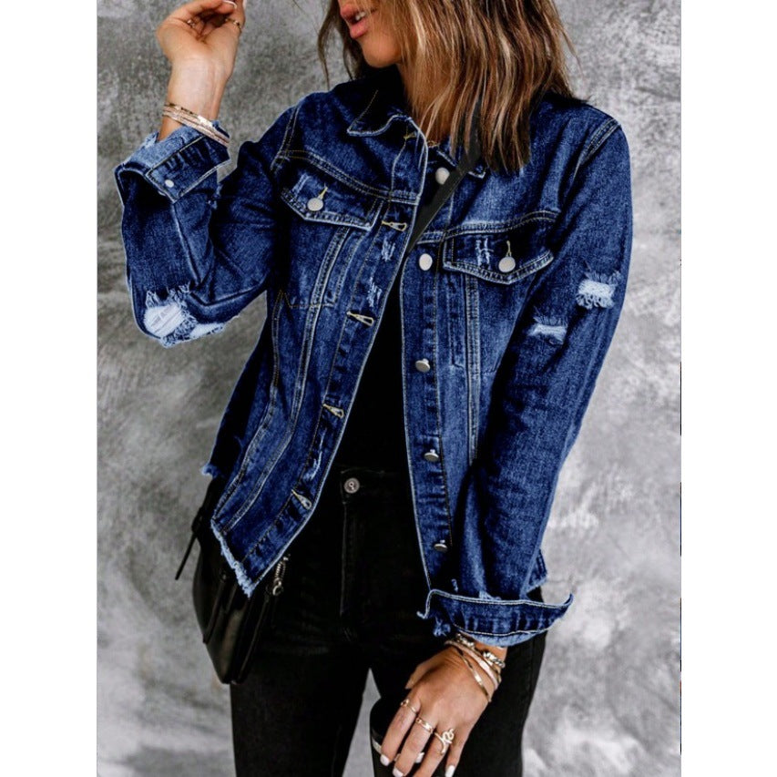 Damen Taillierte Jeansjacke mit Destroyed-Akzenten, aufgesetzten Pattentaschen und sichtbarer Steppnaht Drune