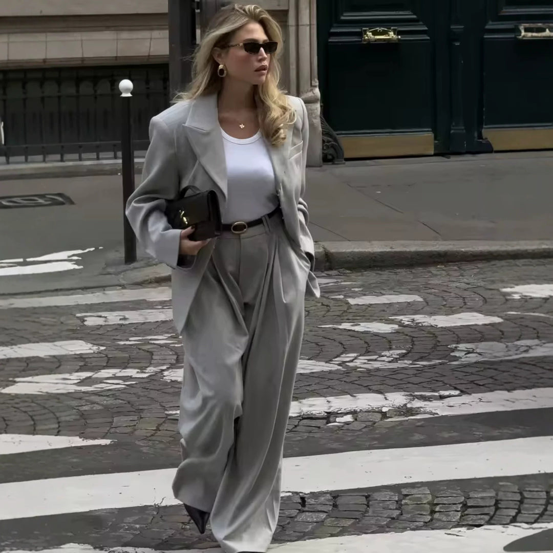 Damen Oversize Zweiteiler: Boxy Blazer und weite Bundfaltenhose Drune