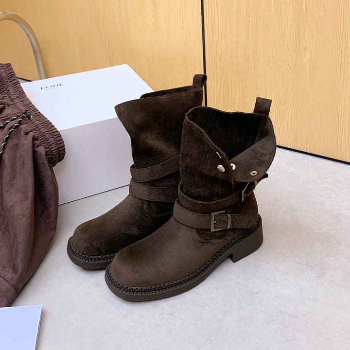 Damen Kurzschaft-Bikerboot aus Wildleder mit verstellbaren Schnallen und markantem Blockabsatz Drune