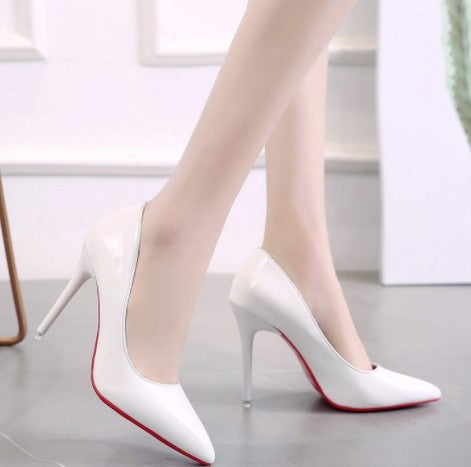 Damen Hochglänzende spitz zulaufende Lackpumps mit schmalem Stilettoabsatz und kontrastsohle Drune