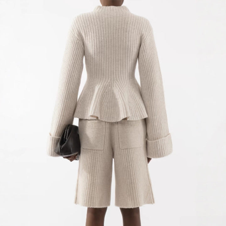 Damen Feinstrick-Zweiteiler mit tailliertem Peplum-Pullover und High-Waist-Bermuda Drune