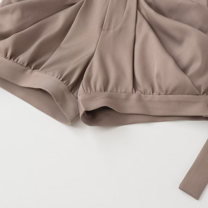 Damen elegante Shorts mit innovativem Faltenwurf und praktischen Seitentaschen Drune