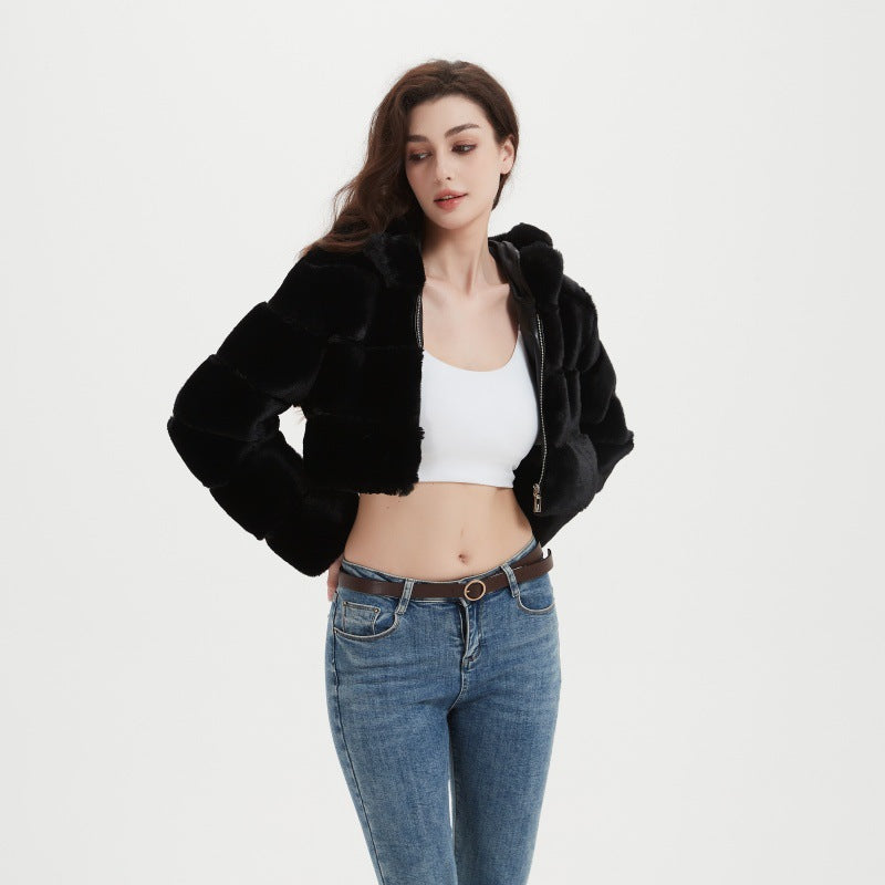 Damen Cropped Kunstpelzjacke mit gestepptem Panel‑Design und Kapuze Drune