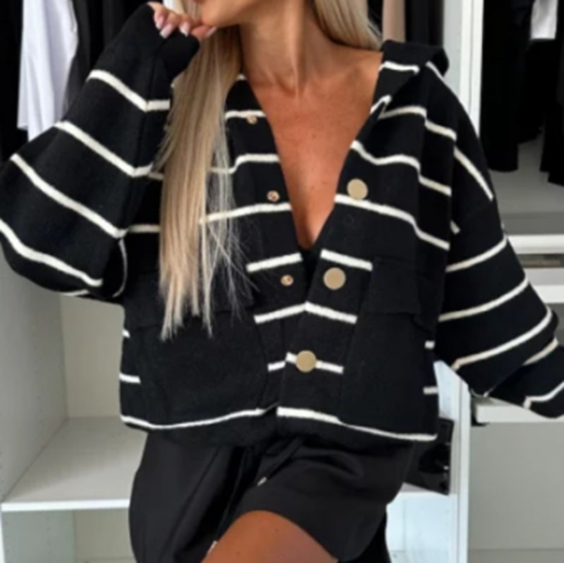 Damen nan weit geschnittene Strickjacke mit Kapuze, breiten Streifen und goldfarbenen Druckknöpfen Drune