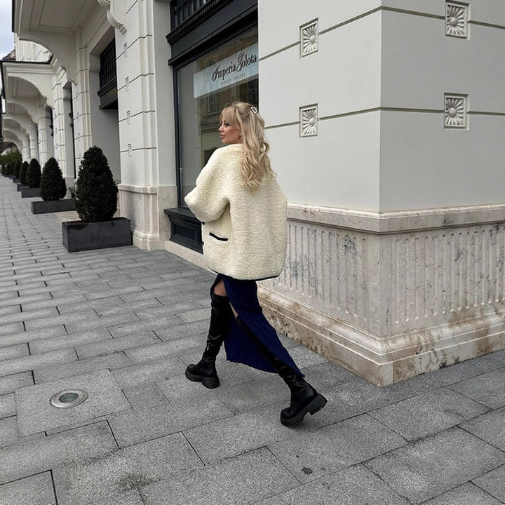 Damen Kunstfelljacke mit modernem Schnitt und praktischen Knopfdetails Drune