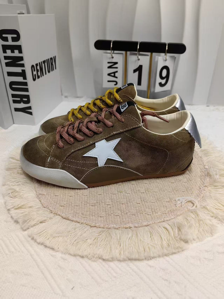 Damen Sneakers mit weichem Wildleder und modischen Details Drune