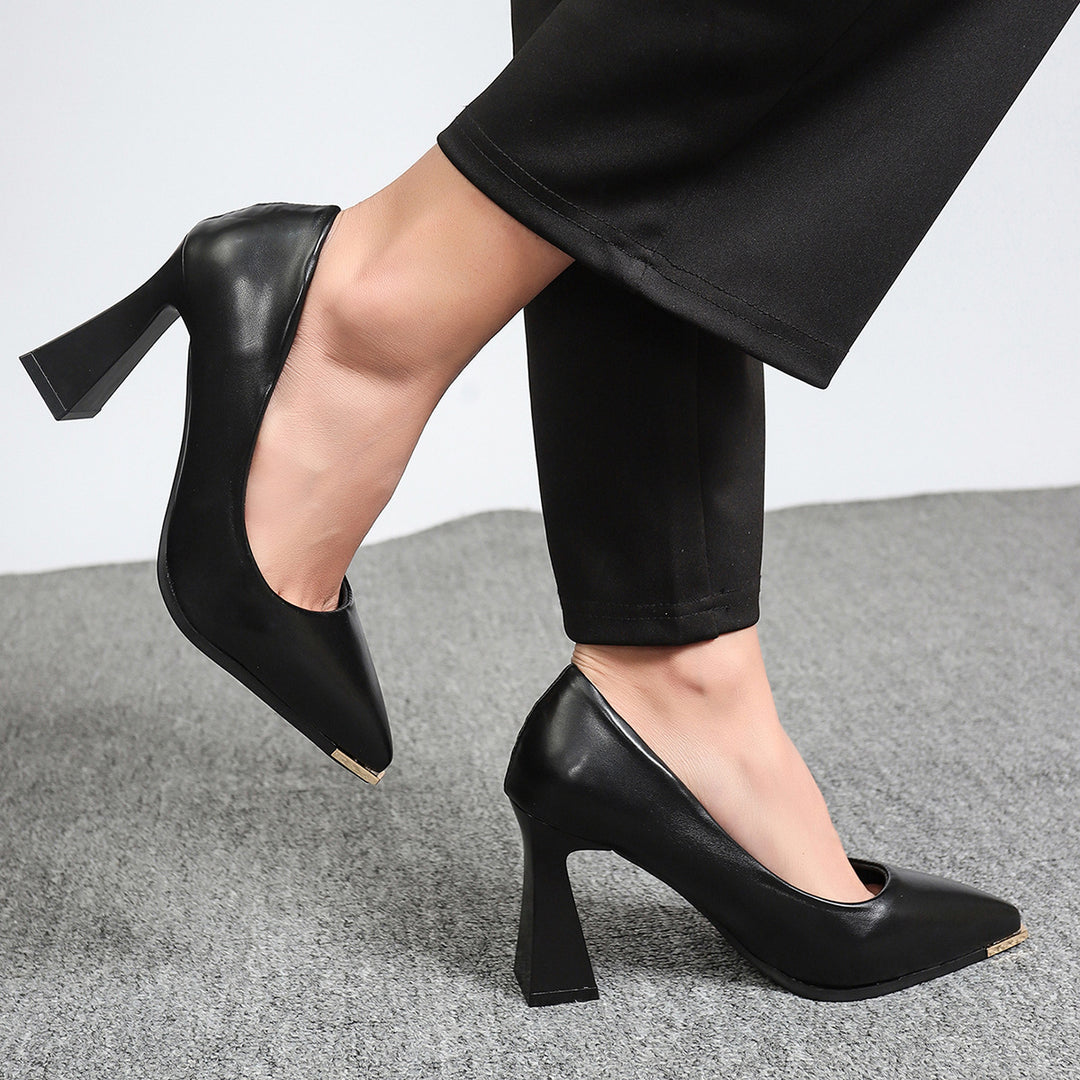 Damen Pumps mit spitzer Zehenpartie, Metallkappe und skulpturellem Blockabsatz Drune