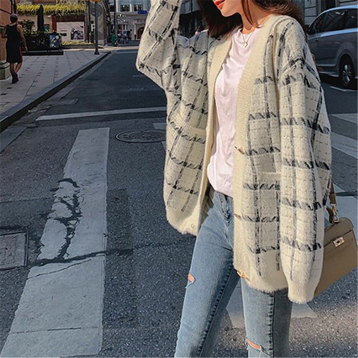 Damen gemütlicher Karostrickcardigan mit lässigem Schnitt und aufgesetzten Taschen Drune