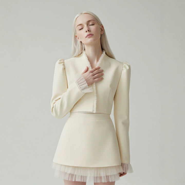 Damen Kurzblazer mit taillierter Cropped-Silhouette, gerafften Schultern und zarten Tüllmanschetten Drune
