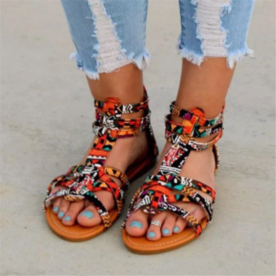 Damen Boho-Sandalen mit verstellbaren Knöchelriemen und Ethno‑Print Drune
