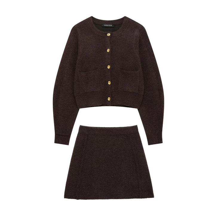 Damen 60+ Cropped Strickcardigan mit Rundhals, aufgesetzten Taschen und Zierknöpfen Drune